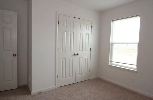 Building Photo - LINDBERG VILLAGE...3 Bedroom 2 Bath House