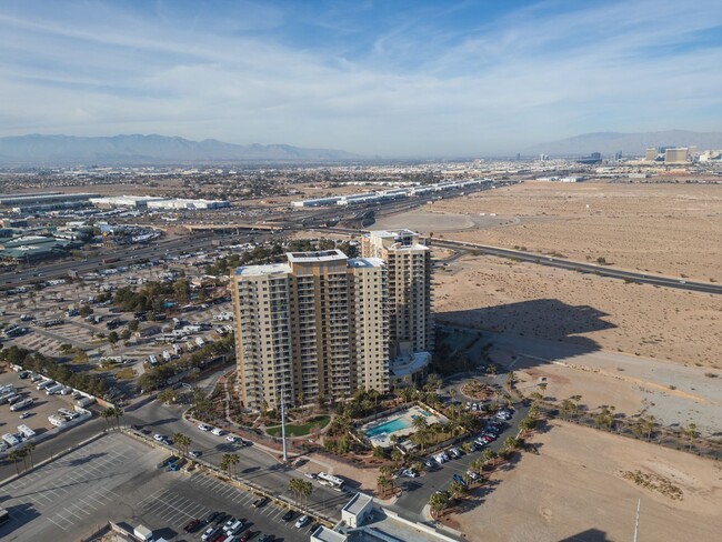 Building Photo - Luxury South Strip High Rise Unit