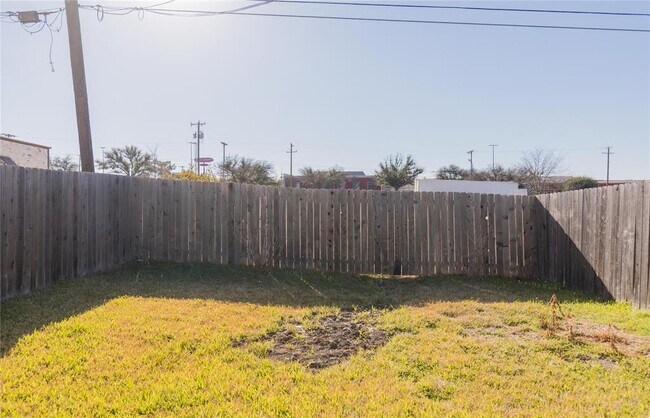 Building Photo - 319 Rawhide Loop