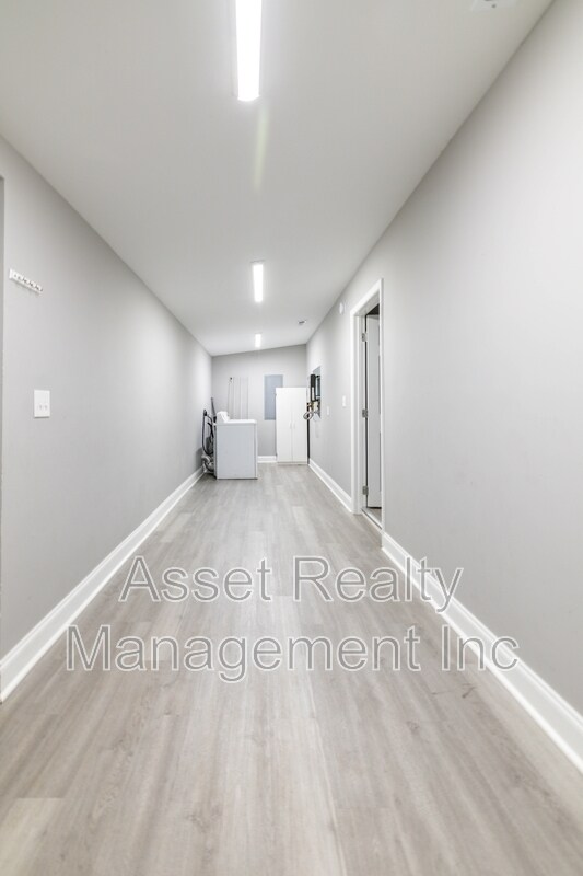 Building Photo - 2208 Sanderson Rd