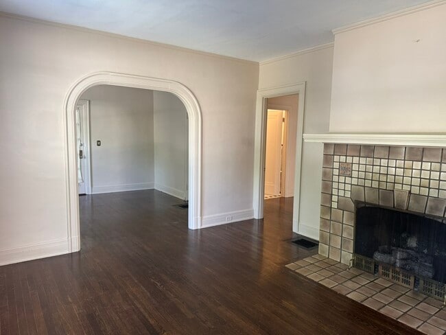 Building Photo - House