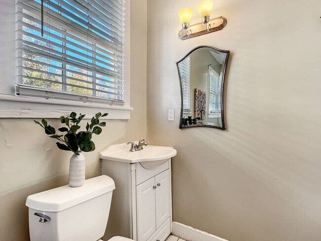 Building Photo - 209 W Bolton St