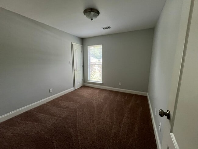 Building Photo - 120 Laurelwood Ct