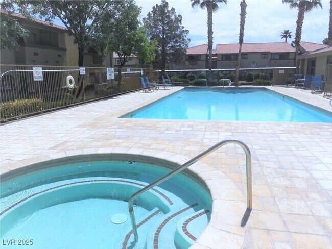 Building Photo - 7200 W Pirates Cove Rd