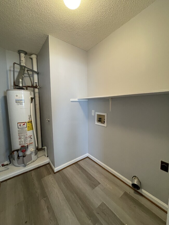 Building Photo - 114 W Victoria Ct