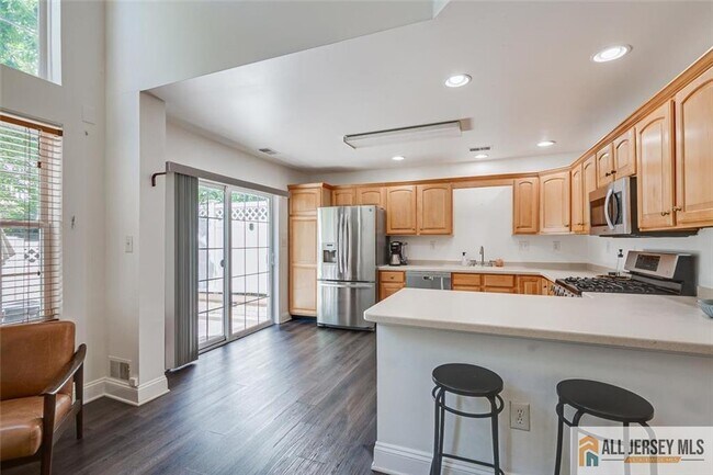 Building Photo - 403 Somerset Ct