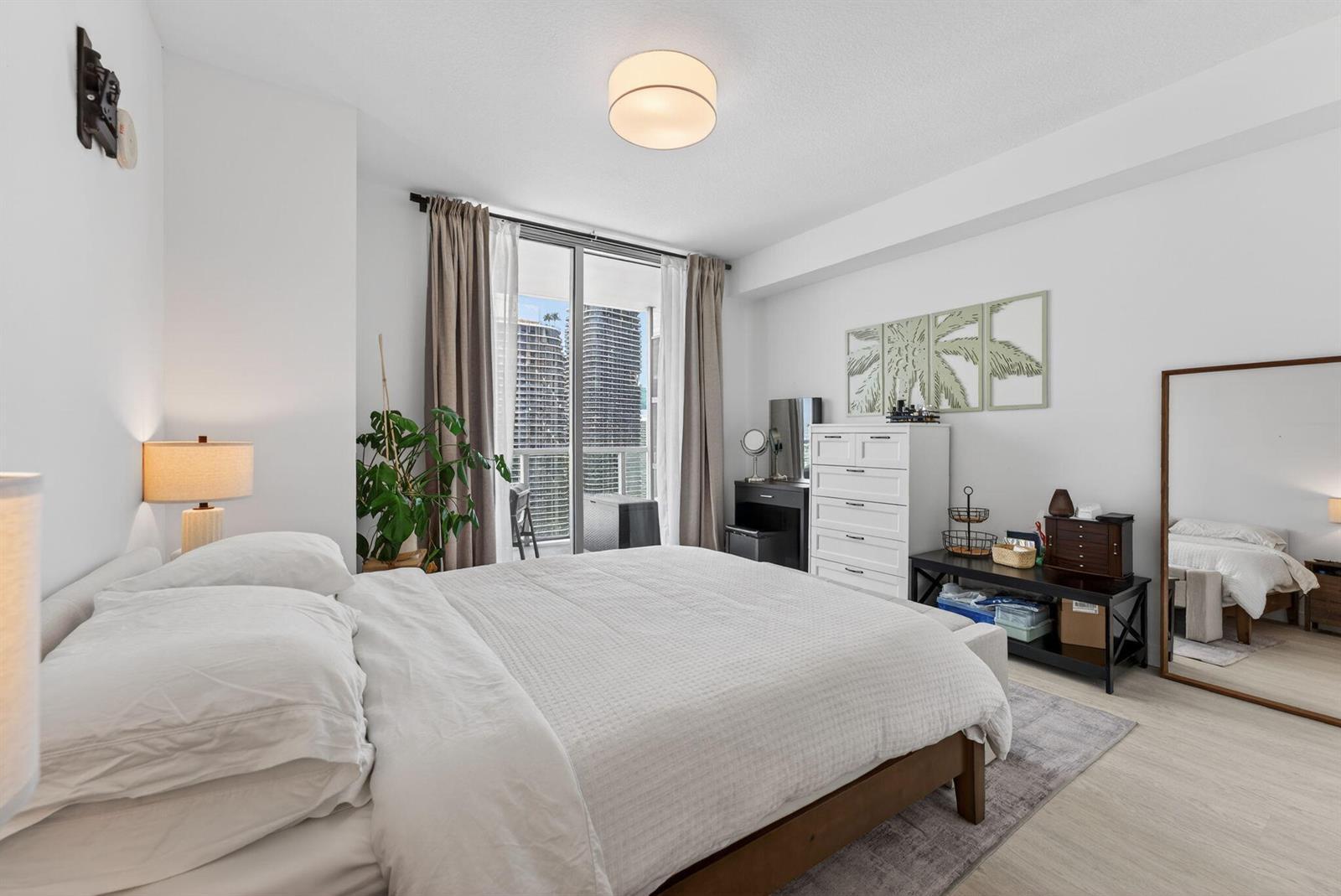 Building Photo - 1111 SW 1st Ave