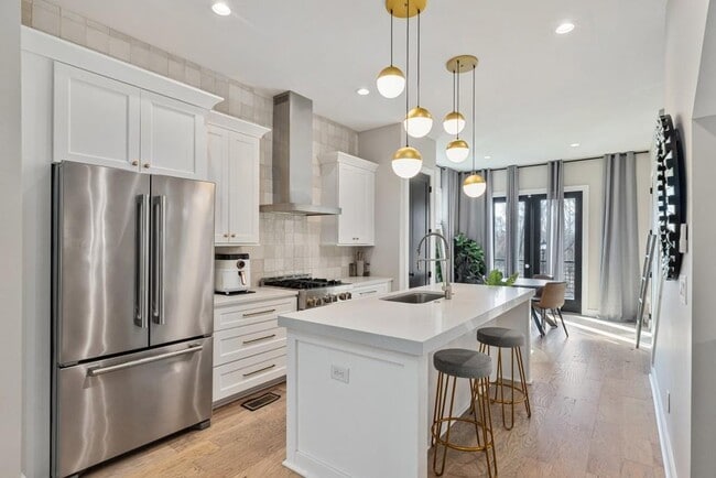 Building Photo - 2356 Mason Dr