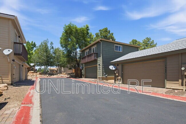 Building Photo - 1456 E Russ Way