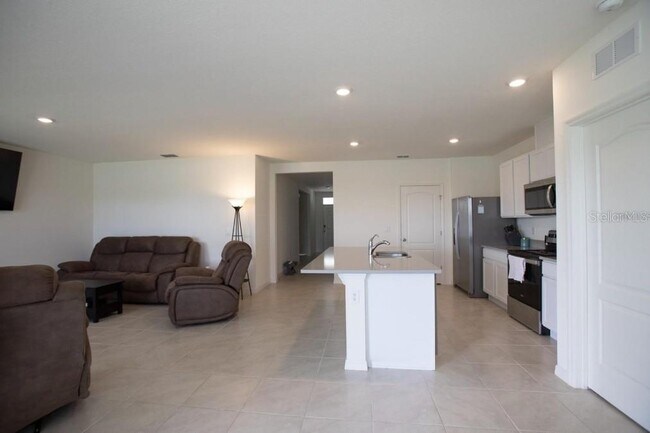 Building Photo - 5062 Foxglove Cir