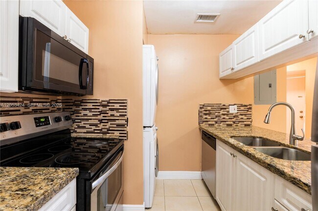 Building Photo - 15635 SW 74th Cir Dr