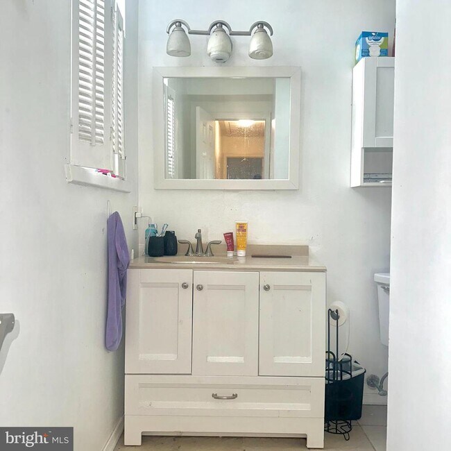 Building Photo - 2634 N Centre St