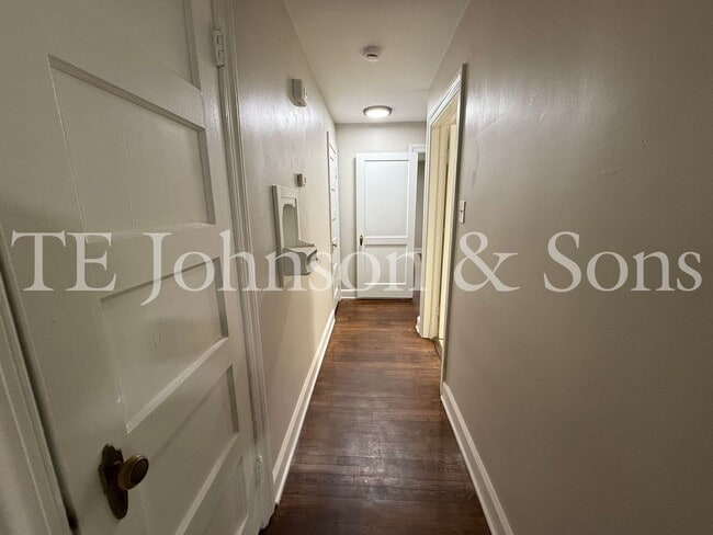 Building Photo - Charming Duplex in Winston-Salem