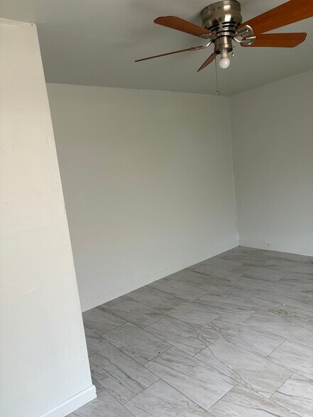 Building Photo - 250 S Grand Dr