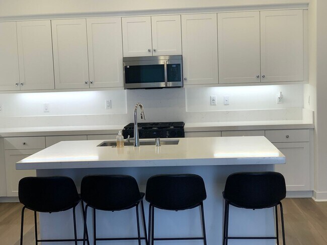 Building Photo - State of the Art-Trendy 1+1 Luxury Condo i...