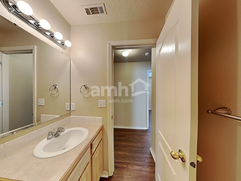 Building Photo - 9517 W Shelborne Dr