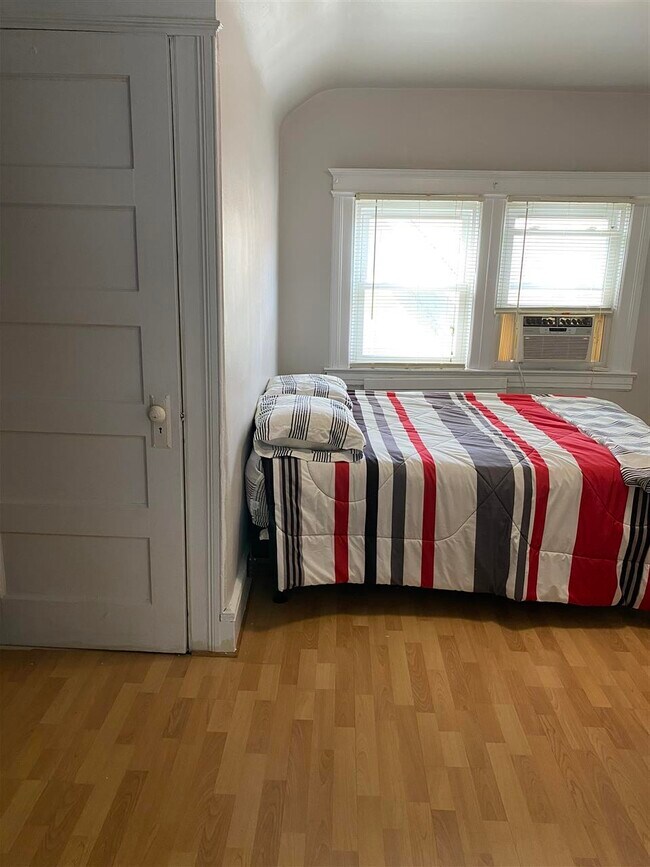 Building Photo - 163 Jewett Ave