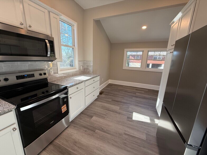 Building Photo - 1930 S Lumpkin St