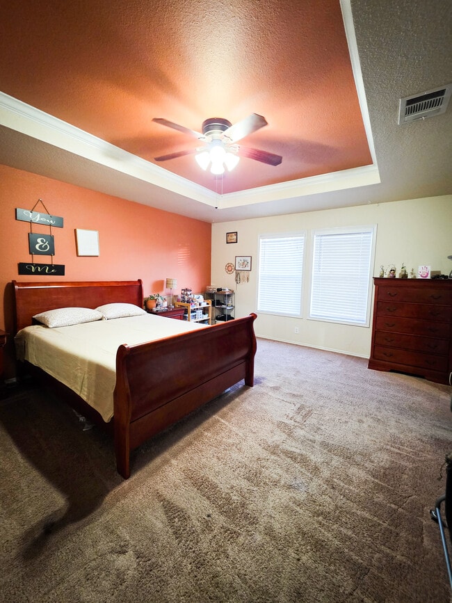 Building Photo - 5806 Valparaiso Way