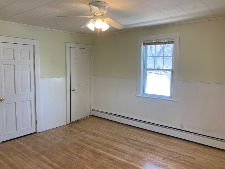 Building Photo - 28 1/2 grove st300 Grv