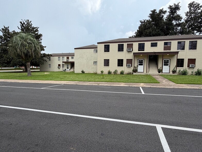 Building Photo - 2300 N Patterson St
