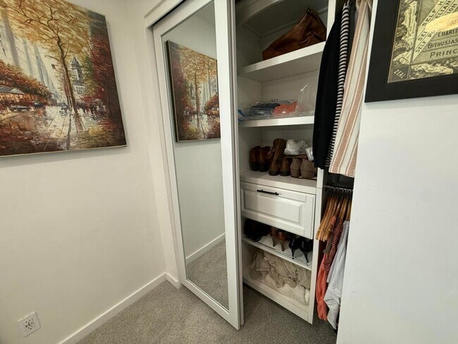 Building Photo - Gorgeous Remodeled 3 Bedroom Home in St. George!