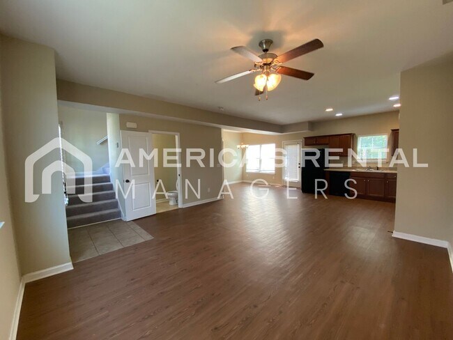 Building Photo - 133 The Heights Dr