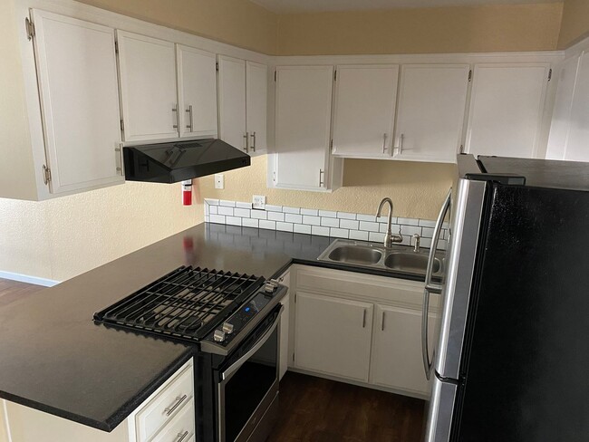 Primary Photo - $2,500 - 2 Bed 1.5 Bath Duplex Unit in Spr...