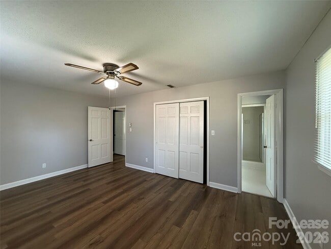 Building Photo - 851 Fieldstone Rd