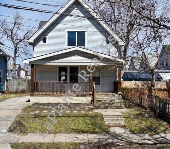 Primary Photo - Bright & Spacious 3-Bed Home in Library Vi...