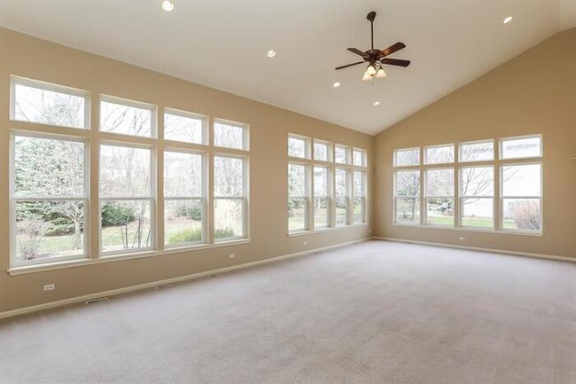 Building Photo - 530 Saratoga Circle