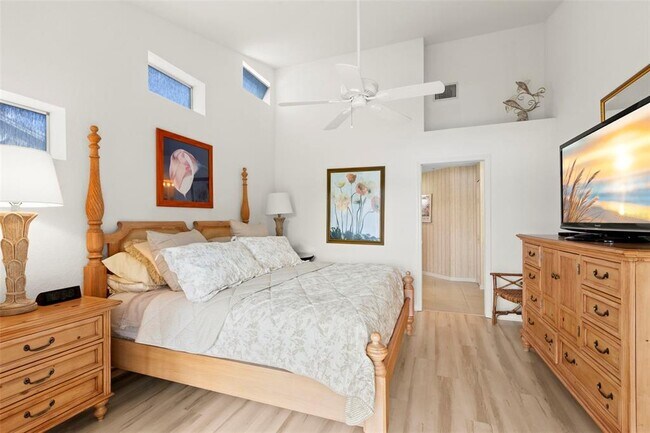 Building Photo - 6758 Fairview Terrace