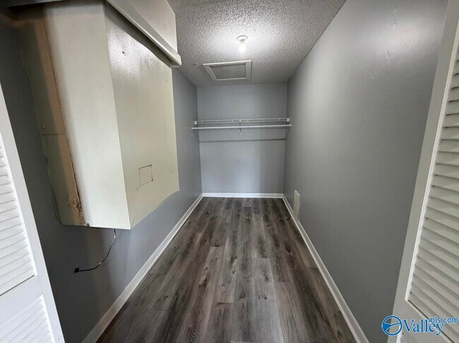 Building Photo - 4947 7 Pine Cir