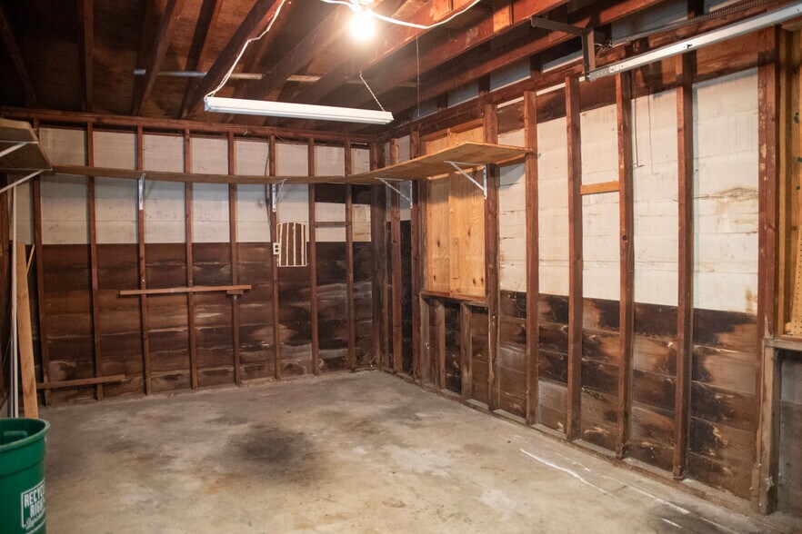 Building Photo - 1366 Lititz Rd