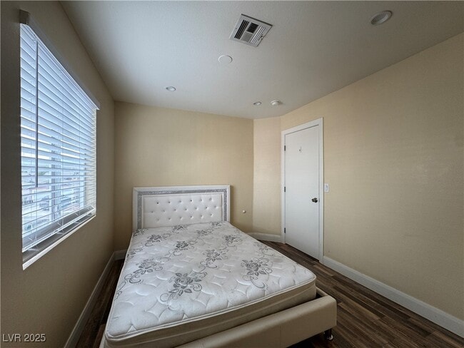 Building Photo - 4454 Bertram Ln