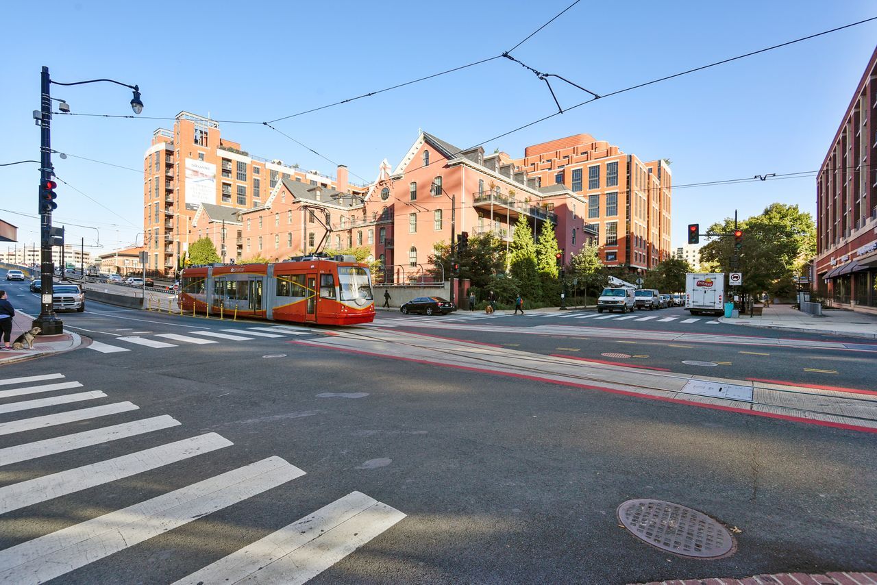 Building Photo - 1110 3rd St NE