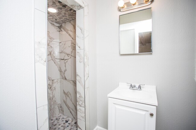 Building Photo - 2408 32nd St