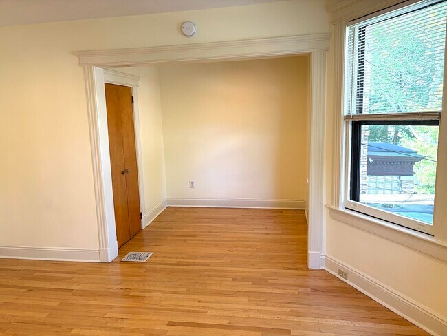 Building Photo - 314 Webster Ave