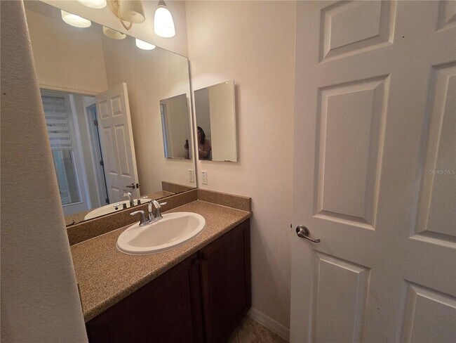 Building Photo - 2435 Palm Tree Dr