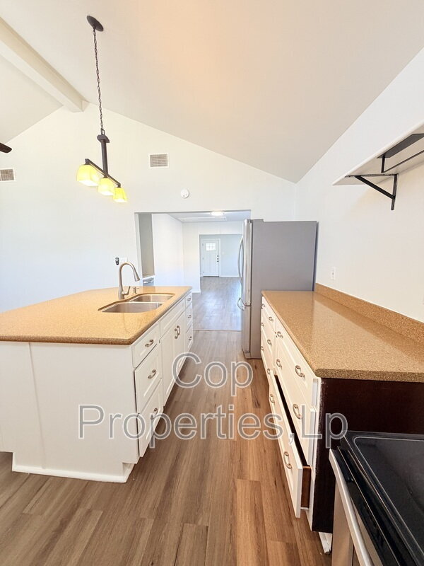 Building Photo - 255 Cumberland Rd