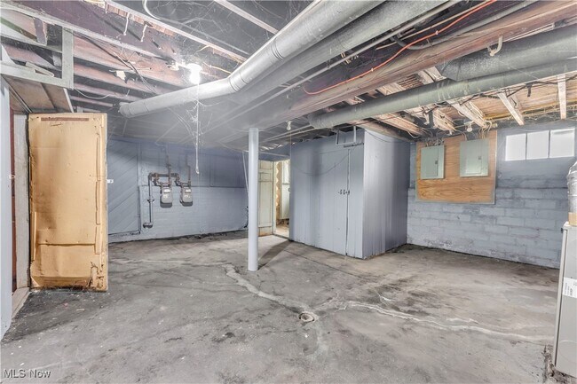 Building Photo - 364 E 161st St