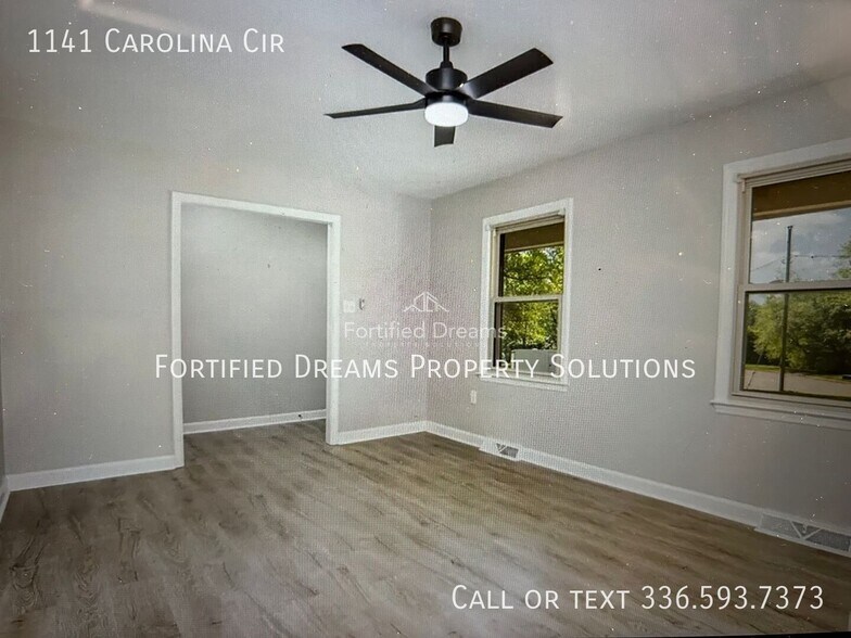 Building Photo - 1141 Carolina Cir