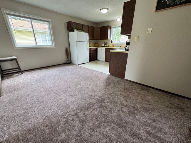 Building Photo - 3 bed, 1.5 bath duplex for rent in Cedar Falls