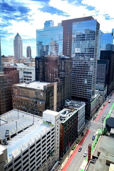 Primary Photo - 200 N Dearborn St