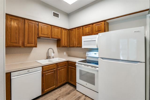 Building Photo - 6220 Bentwood Trail