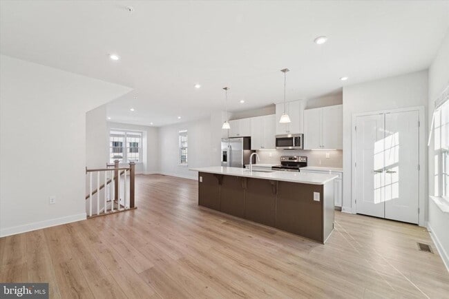 Building Photo - 208 River Birch Wy