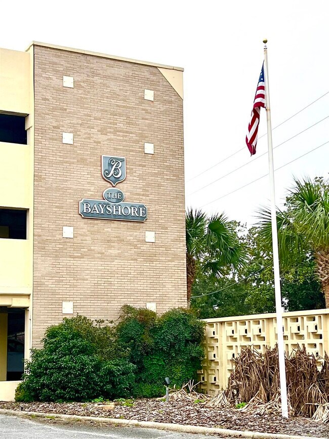 Building Photo - 825 Bayshore Dr
