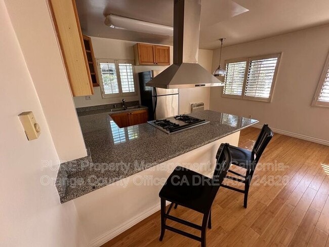 Building Photo - 1930 N Vermont Ave