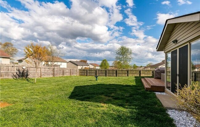 Building Photo - 3BR/2BR Home For Rent - Fenced Back Yard w...