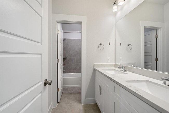 Building Photo - 259 Silver Pass